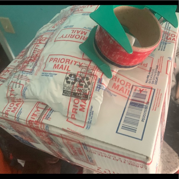 Trade - Picture 5 of 5